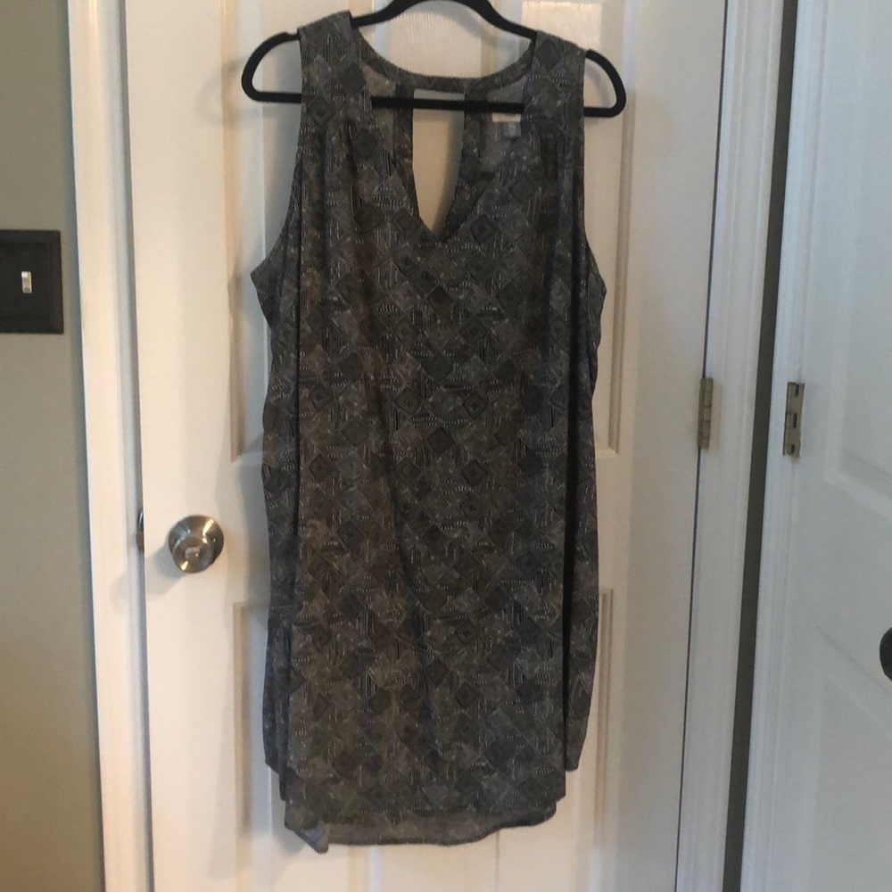 Dress with  geometric pattern. Black and white